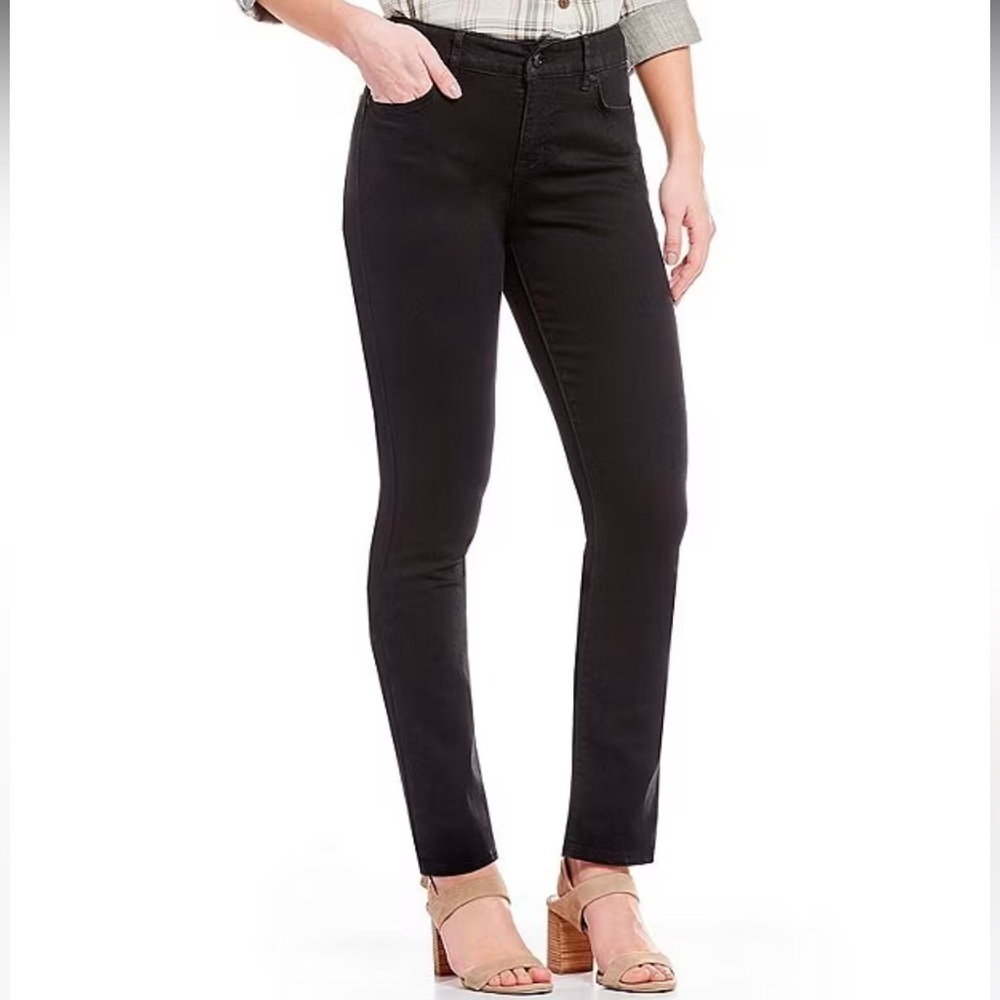NWT Code Bleu
Chelsea Slimming Straight Leg Black Coated Jeans
